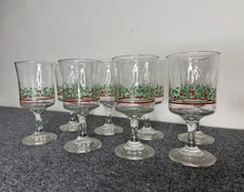 Vintage Set of 8  1986 Arby’s Holly Berry Christmas Glasses 12 oz Gold Rim 6.25"