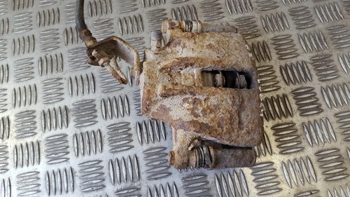 Bremssattel links vorne  Volkswagen Passat DE435591-59