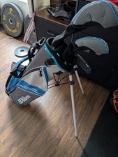 Wilson Deep Red junior golf club set - includes 6 clubs and stand