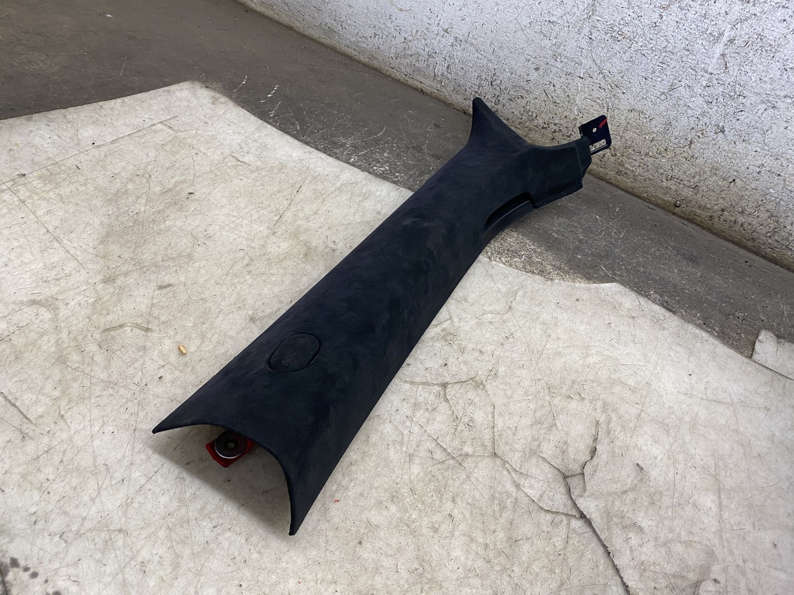 2020-2025 ASTON MARTIN DBX FRONT LEFT WINDSHIELD A PILLAR TRIM MY83-C025B39-DD