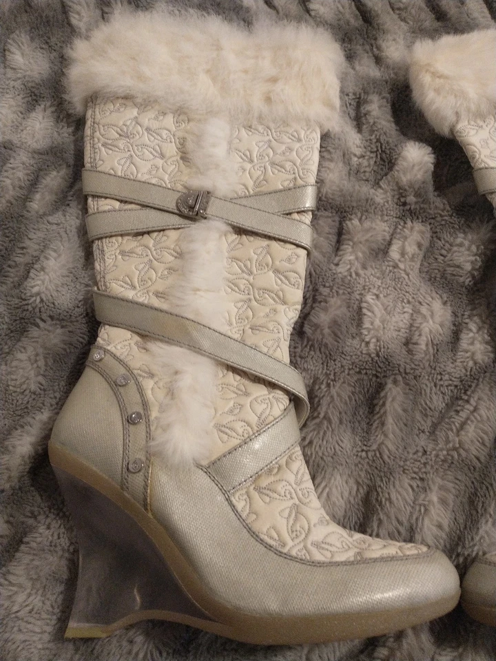 Botas acolchadas blancas Baby Phat vintage con piel sintética y tacón de cuña talla 11B * RARAS* Foto 4 de 4