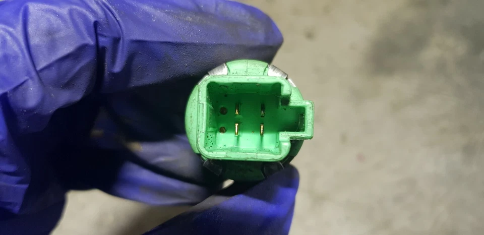 Lexus GS300 2006 interruptor de luz de pedal de freno automático de 4 puertas Foto 4 de 4