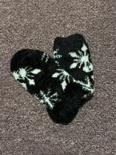 Socks Fuzzy Crew Cozy Warm Winter Black & Snowflakes Women’s One Size New