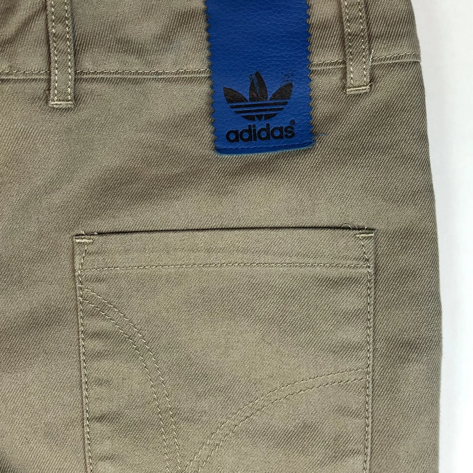Pantalones de jean Adidas caqui uniforme escolar F51410 mediano usado en excelente estado L8 Foto 3 de 4