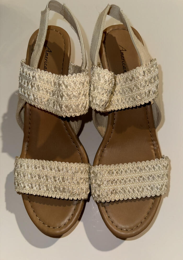 AMERICAN EAGLE Ladies 10M Ivory Wedge Sandals 3.5