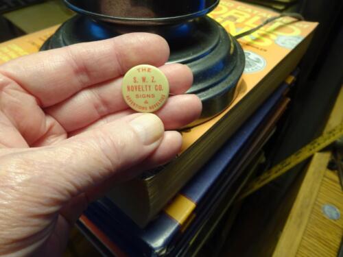 VINTAGE Celluloid Pinback Button "THE S.W.Z. NOVELTY CO. SIGNS & ADV. NOVELTIES" - Picture 1 of 2