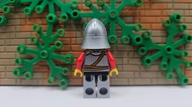(S1 / 4 / 5) Lego Kingdoms cas438 Lion Knight Scale Mail from Set 7949