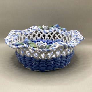 Vintage Ceramic Woven Basket Blue White Floral Rose Applique TE#8638