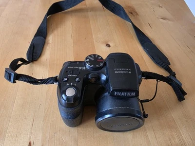 Fujifilm FinePix S1000fd 10MP Digital Camera