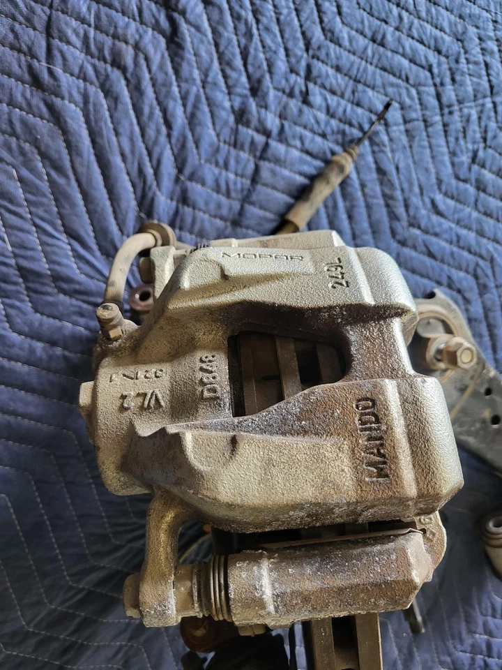 JEEP RENEGADE 2022 AWD Left Driver Front Suspension Knee USED OEM 00520361850 - Image 4 of 4