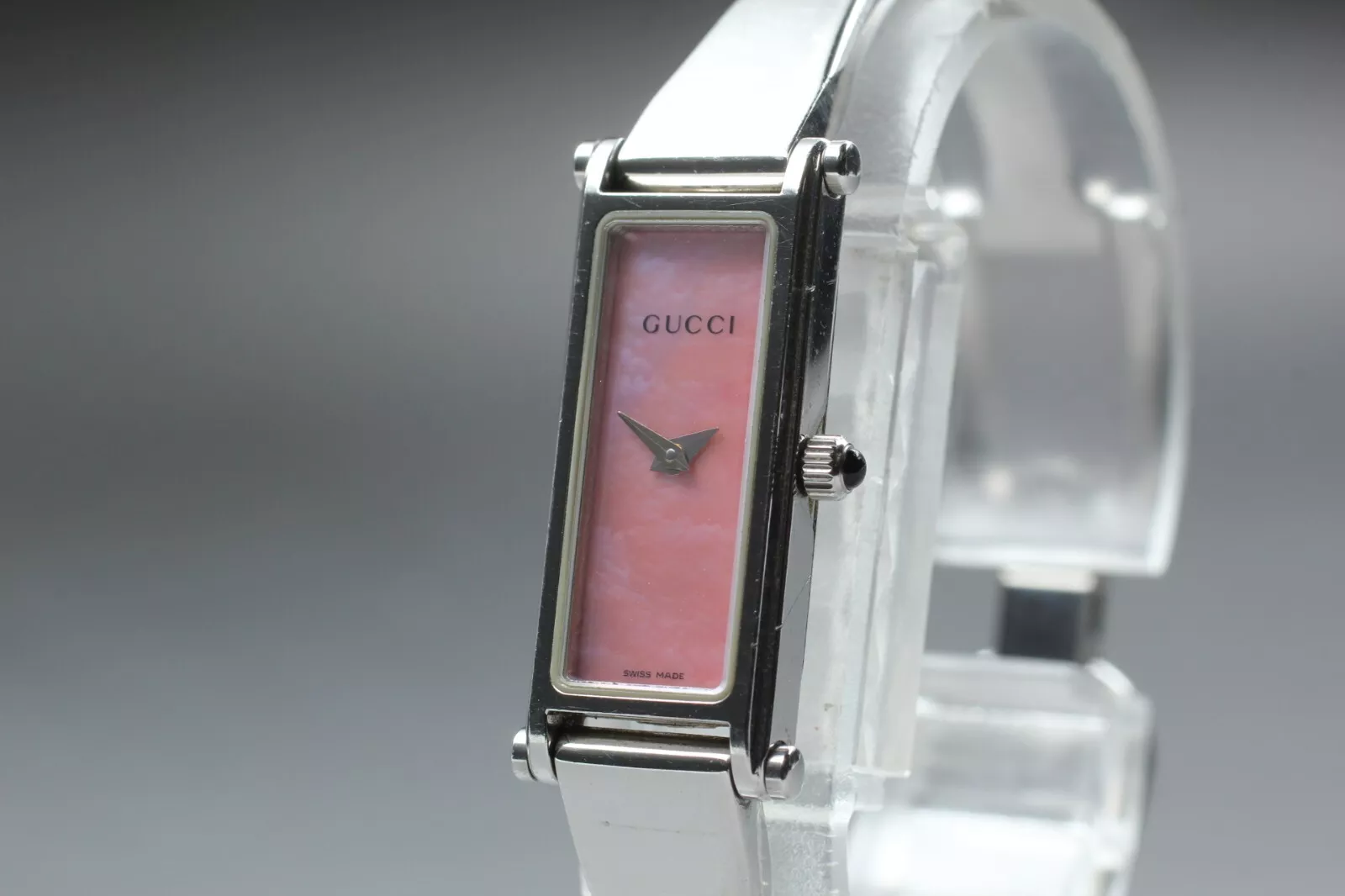 【Exc+5】 Montre à quartz femme vintage Gucci 1500L coquille rose carrée du Japon 5355