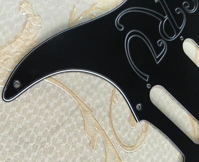 Pickguard Per Chitarra Elettrica Fender Strat 57' - 8 Viti - Nero 3 Strati Con Logo SRV