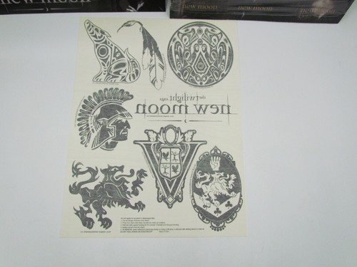 TWILIGHT MOVIE EPHEMERA LOT - DVDs, trading cards (opened), temporary tattoo etc - Picture 20 of 24