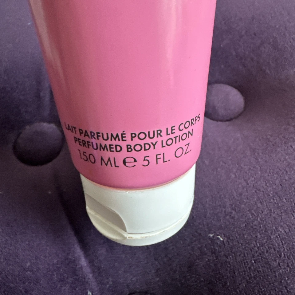 Loción corporal perfumada Kate Spade New York 5 FL OZ floral y afrutada Foto 3 de 4