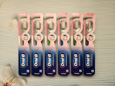 6× Oral-B Advanced Sensitive Toothbrush, Extra Soft 