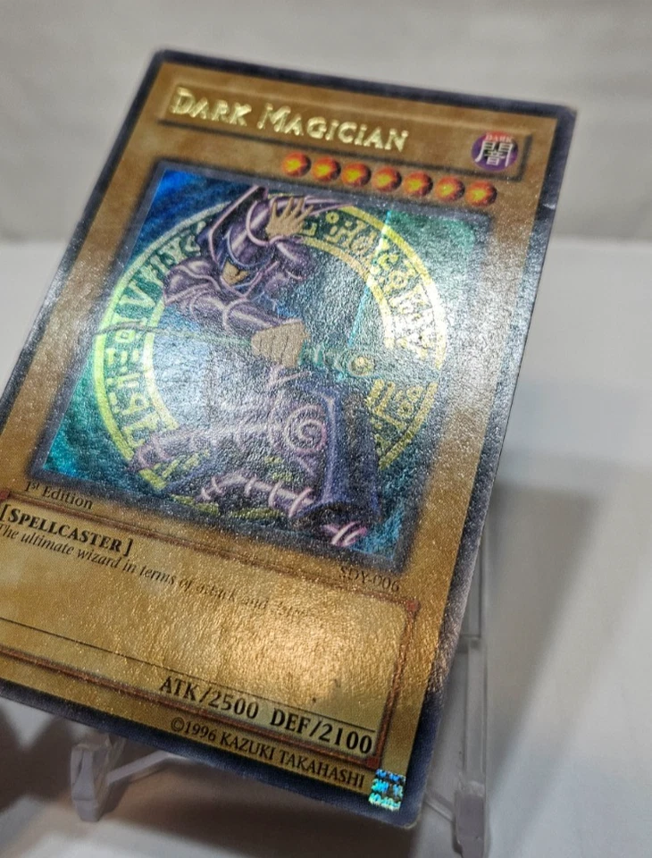 Dark Magician SDY-006 Ultra Rare 1st Edition MISPRINT ERROR HOLO LINE YGO 7949 - Image 3 of 4