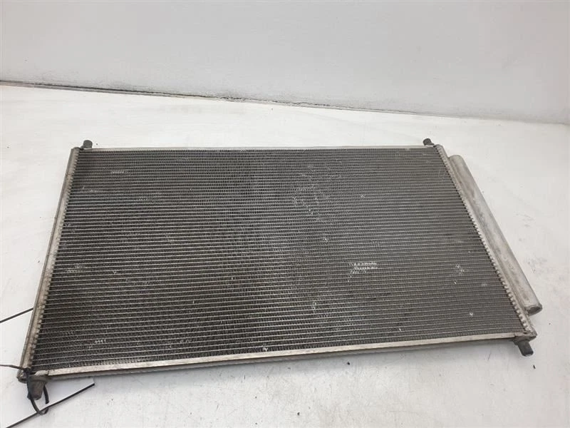 CONDENSADOR 12 13 14 15 16 17 18 TOYOTA PRIUS C 1,5 L AC  Foto 3 de 4