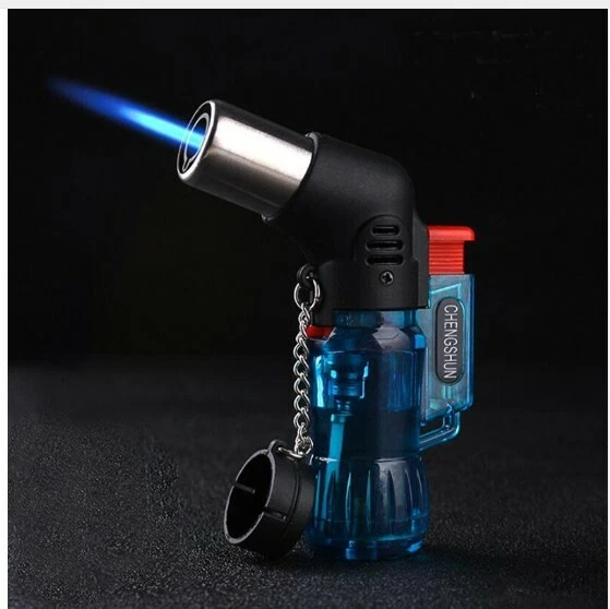 PIPITA Set Regalo Accendino A Torcia 4 Fiamme + Forbice Tagliasigari – Antivento, Ricaricabile A Butano, Confezione Regalo, Colore Rosso (Senza Gas)