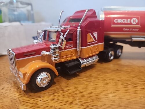 2020 Circle K Tanker Trailer Kenworth W900 1/43 Scale Series 1 - Picture 4 of 13