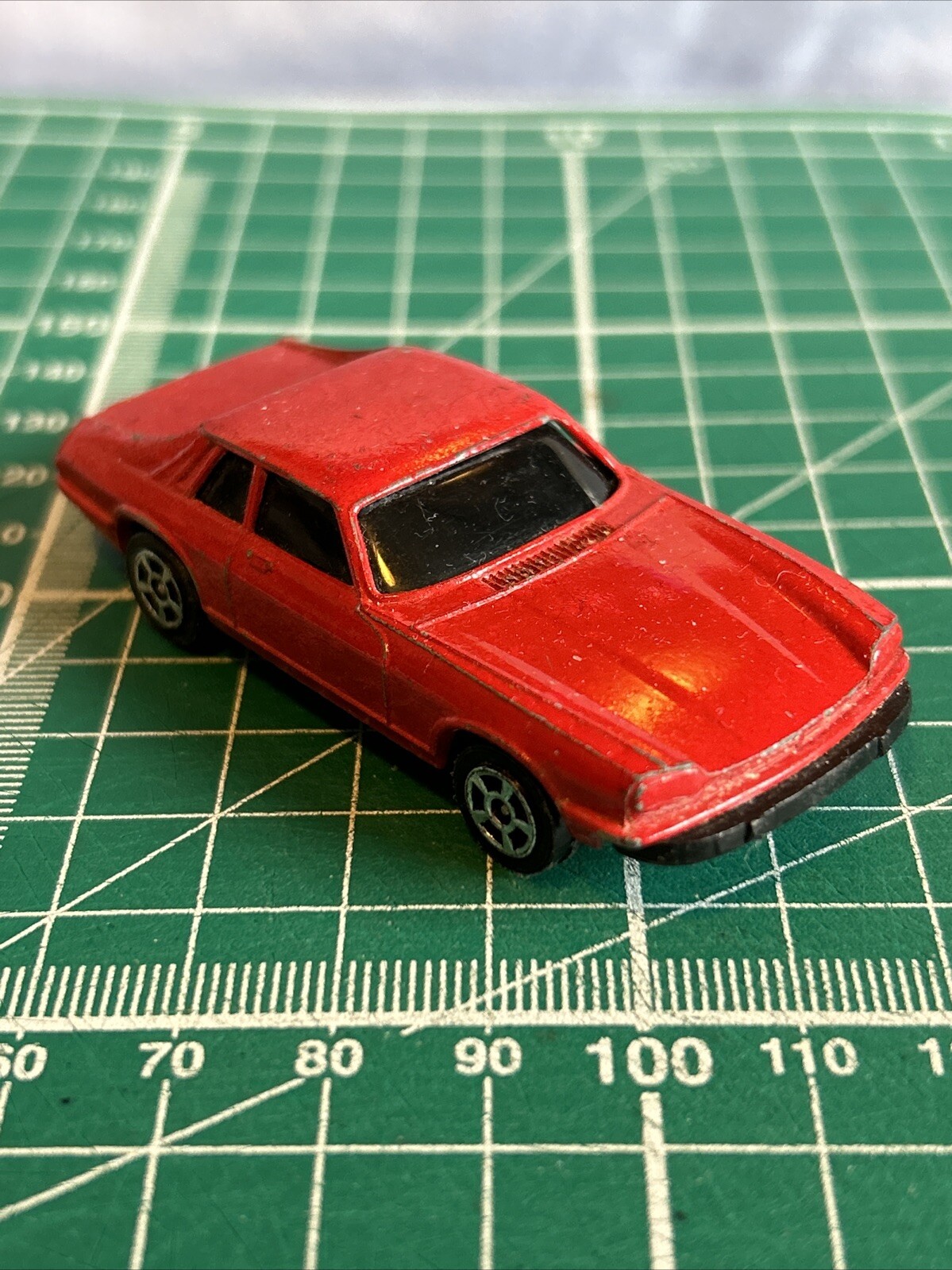 Corgi Juniors Jaguar XJ-S sur carte
