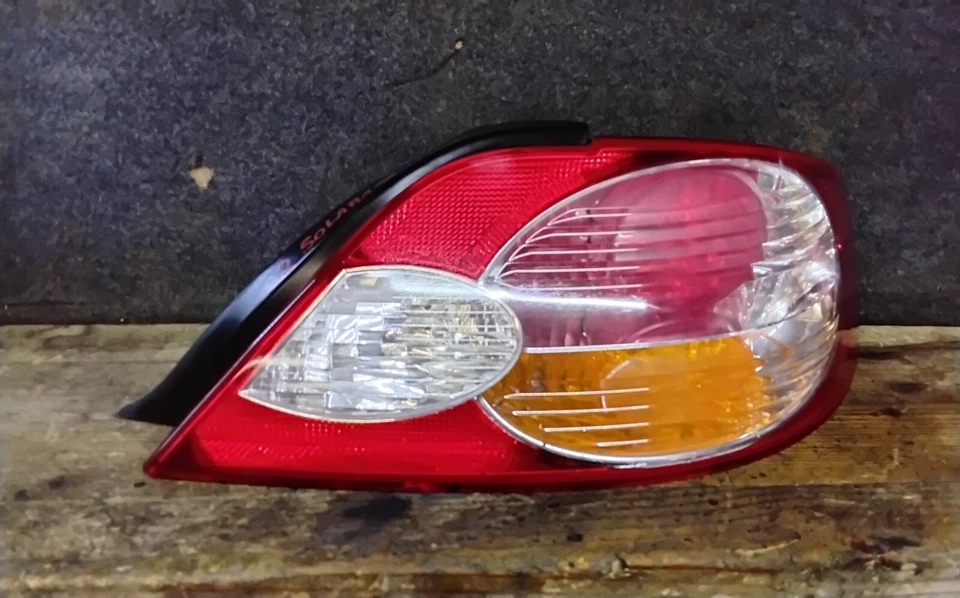 2002-2003 TOYOTA SOLARA LANTERNA TRASEIRA LATERAL DIREITA DO PASSAGEIRO CONJUNTO FABRICANTE DE EQUIPAMENTO ORIGINAL - Imagem 2 de 4