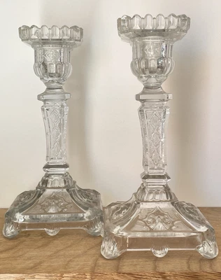Portieux - Lot de 2 bougeoirs anciens en verre pressé moulé - décoration - Photo 1/4