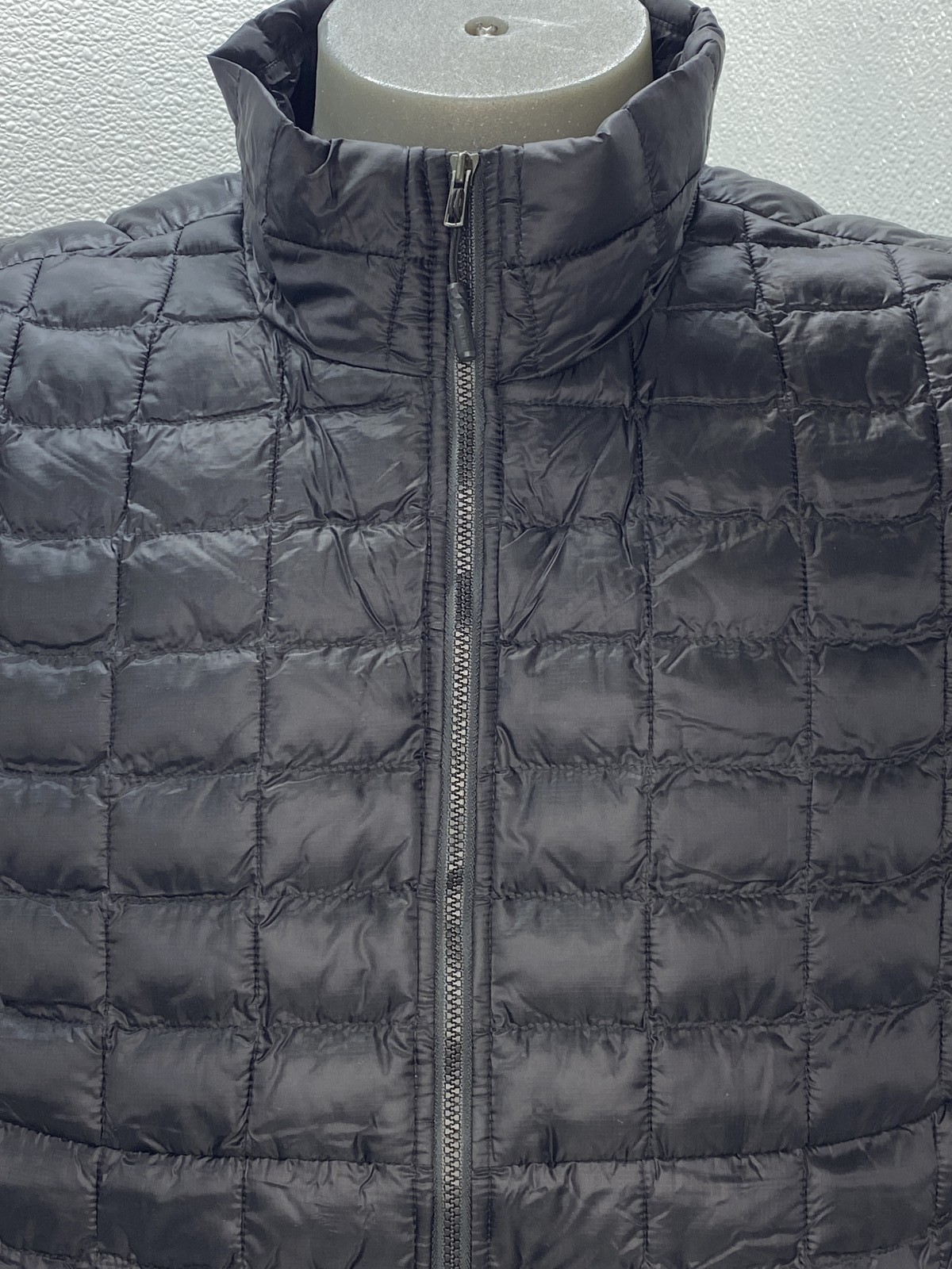 The North Face Mens Vest Jacket Black Size XXL ThermoBall Trekker Quilted Zip Up thumbnail 2
