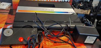 Atari 7800 VCS Videospielsystem (komplett mit 1 Contr) works 8-bit SEALED 180925