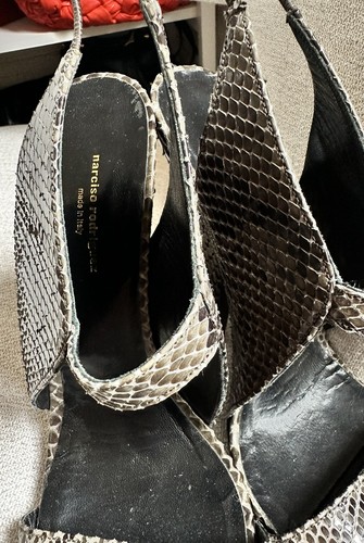 Zapatos de tacón de serpiente genuinos Narciso Rodríguez en verde gris talla 9/40 - Imagen 4 de 7