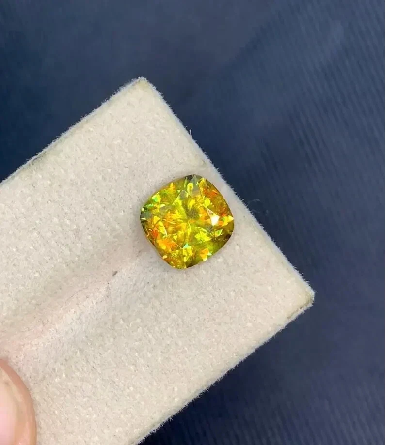 Cushion Cut 4 Ct + Natural Full Fire Sphene Titanite Gemstone For Jewellery A+ - Image 4 of 4