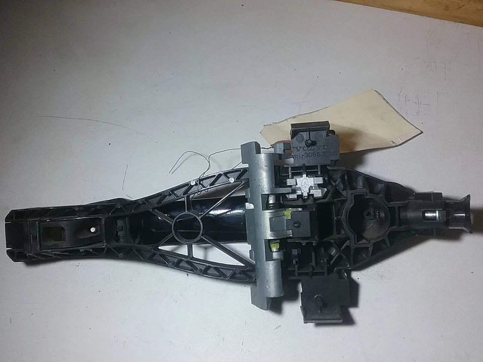 Manija de puerta exterior trasera derecha Volvo S40 2004-2007 (color negro) 30663866 (M94) Foto 4 de 4