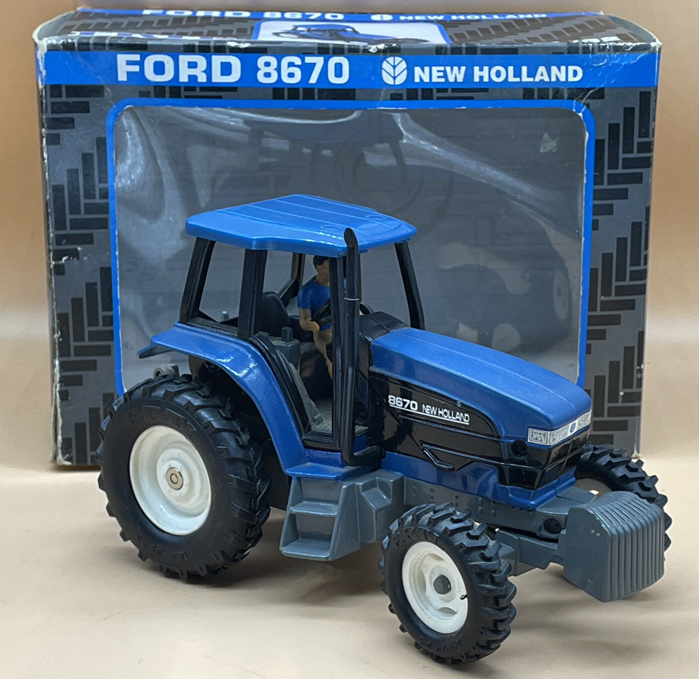 8670 Tractor NEW HOLLAND Ertl New Holland ERTL TRACTOR 3156G Boxed Blue 313