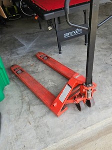 Used manual Pallet jacks in good condition
