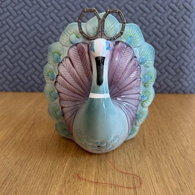 Keramik Scherenhalter & Fadenspender Pfau französisch 50er Jahre Vintage Deko