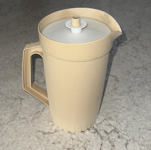 Vintage Tupperware 2 Quart Pitcher With Push Button Lid Beige Tan 800-8