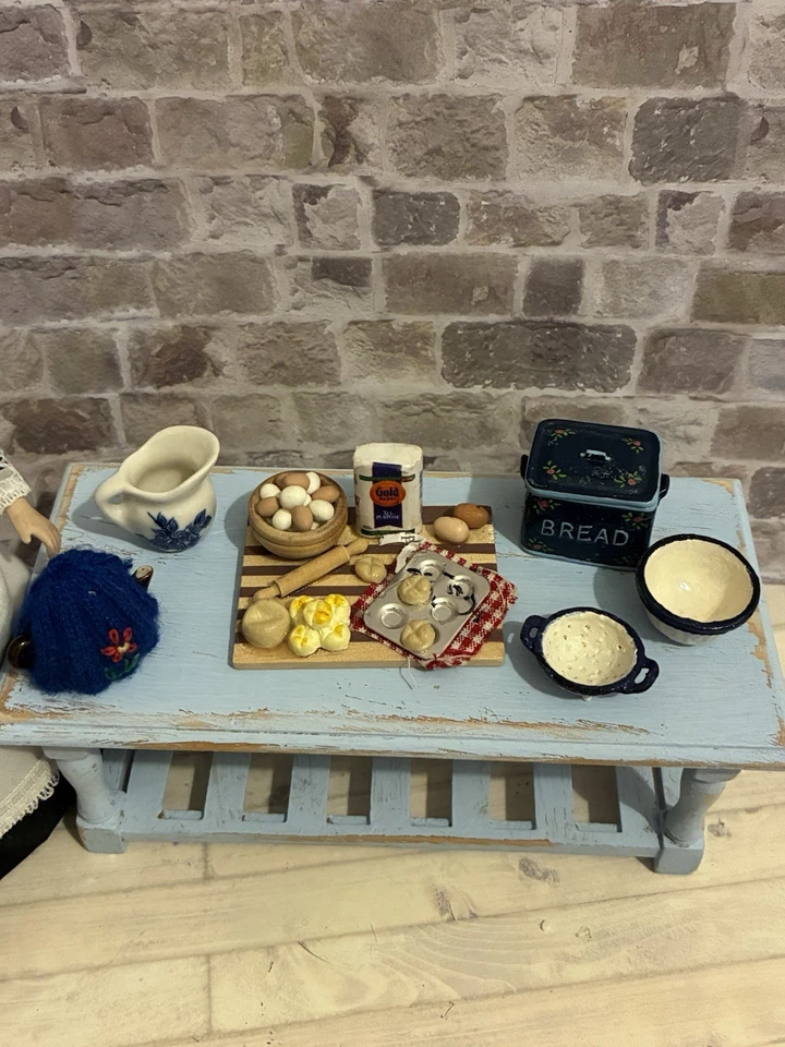 Puppenhaus Maßstab 1/12 Miniatur blau Küche Shabby Chic Tisch & hochwertige Zubehörteile - Bild 4 von 4