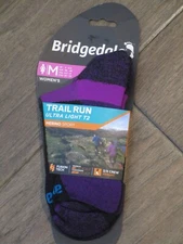 BRIDGEDALE WOMEN'S TRAIL RUN ULTRA LIGHT T2 3/4 CREW SOCKS  SIZE MEDIUM