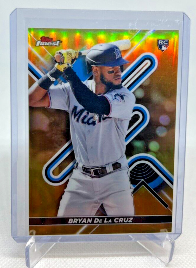 2022 Topps Finest BRYAN DE LA CRUZ RC Gold Refractor 06/50 #24 Marlins