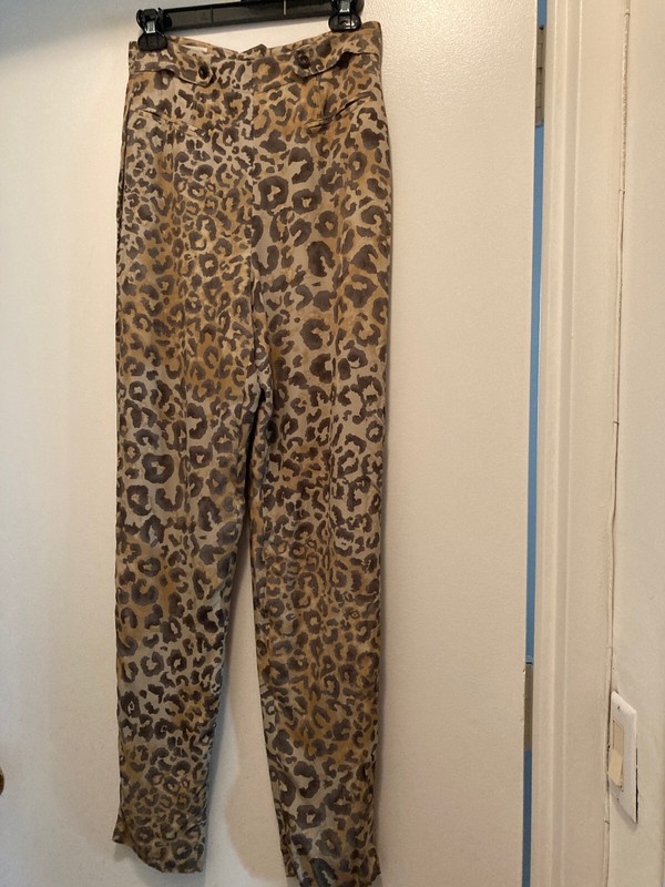 Dana Buchman Silky Leopard-Print Pants – Size 6