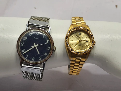 Lot of 2 Vtg Watches Timex Hong Kong & Gruen Water Resistant Quartz Gold Silver