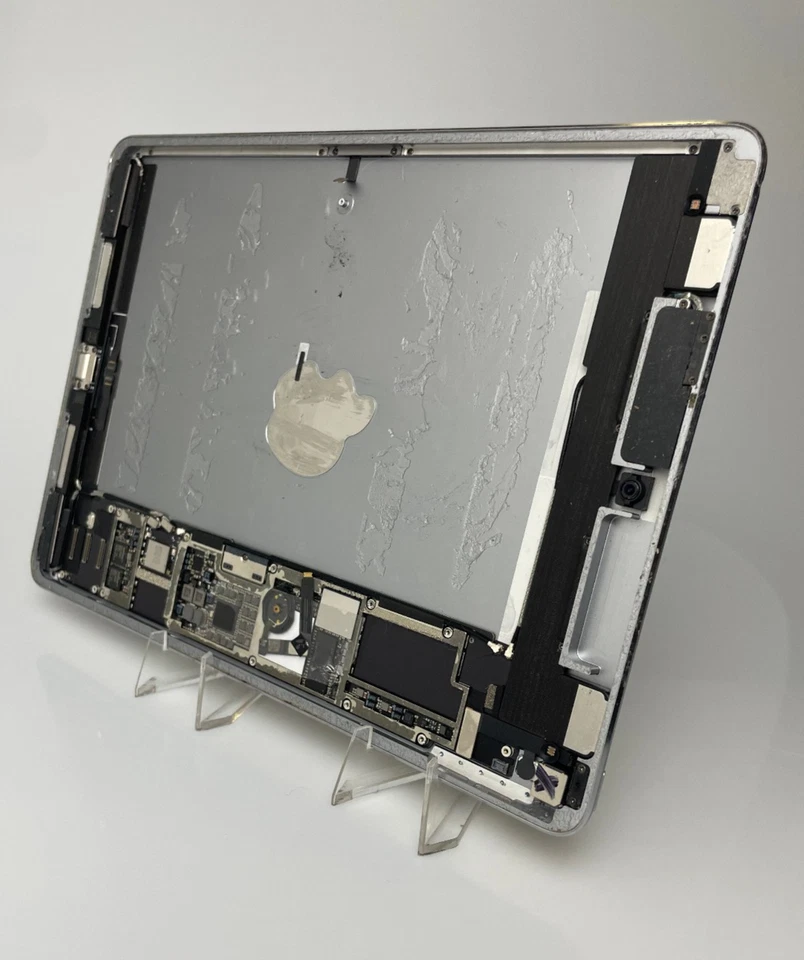 Apple iPad Pro 9.7" (2016) 256GB Space Grey - Spares + Repairs Ref1722 - Image 3 of 4