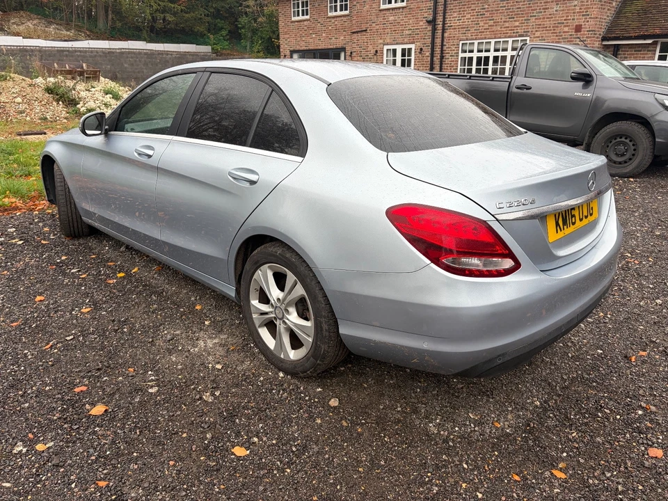 2015 Mercedes-Benz C Class 2.1 C220 BlueTEC SE G-Tronic+ Euro 6 (s/s) 4dr SALOON - Image 2 of 4