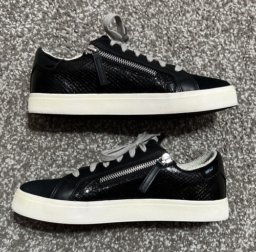 STEVE MADDEN Size 8 Black Silver Studded Shoes NY90 Sneakers Zippers Womens - Picture 5 of 9