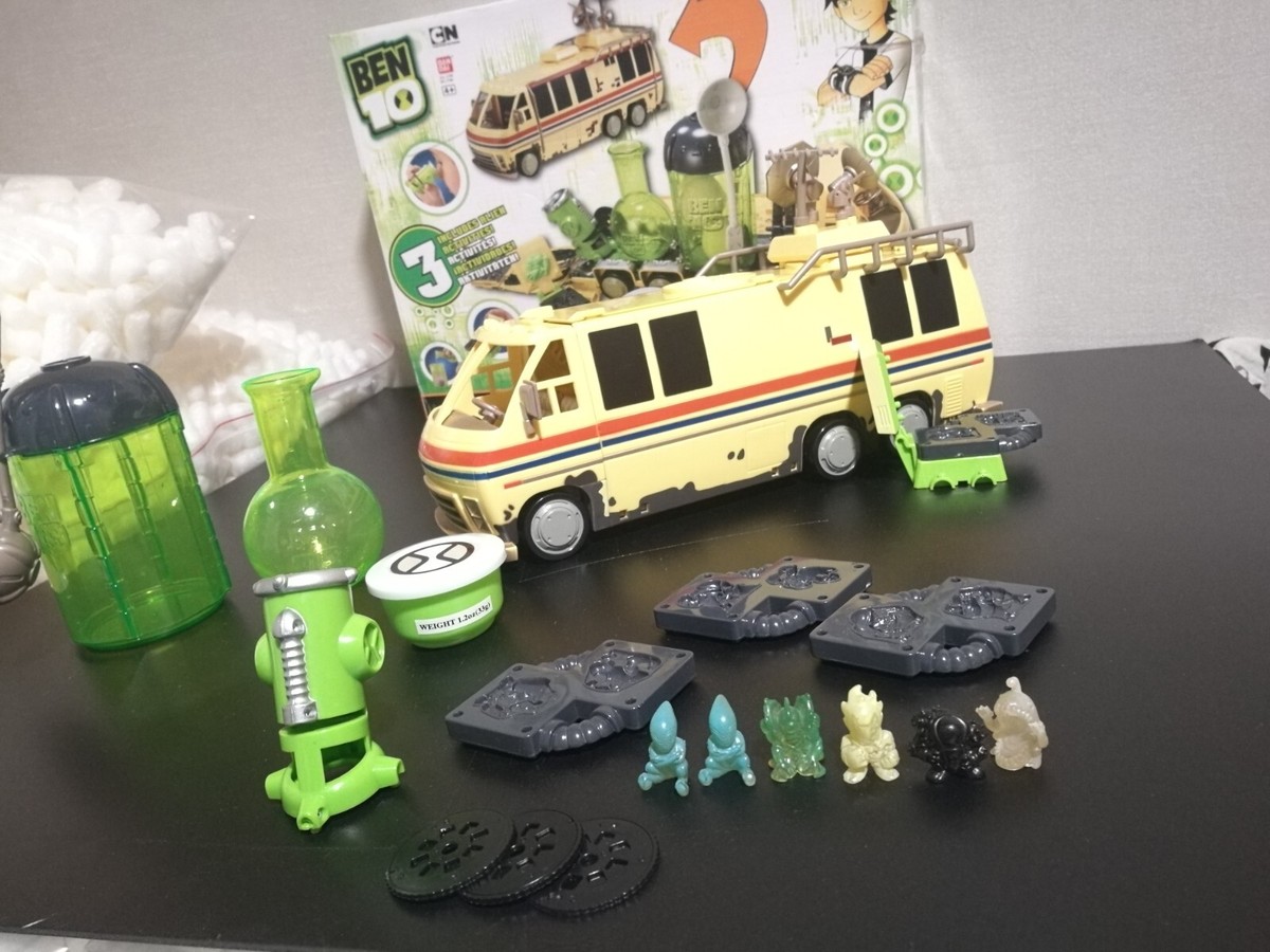 CN Bandai 2006 Ben 10 Alien Laboratory 27305 - 3 Slides, 6 Aliens