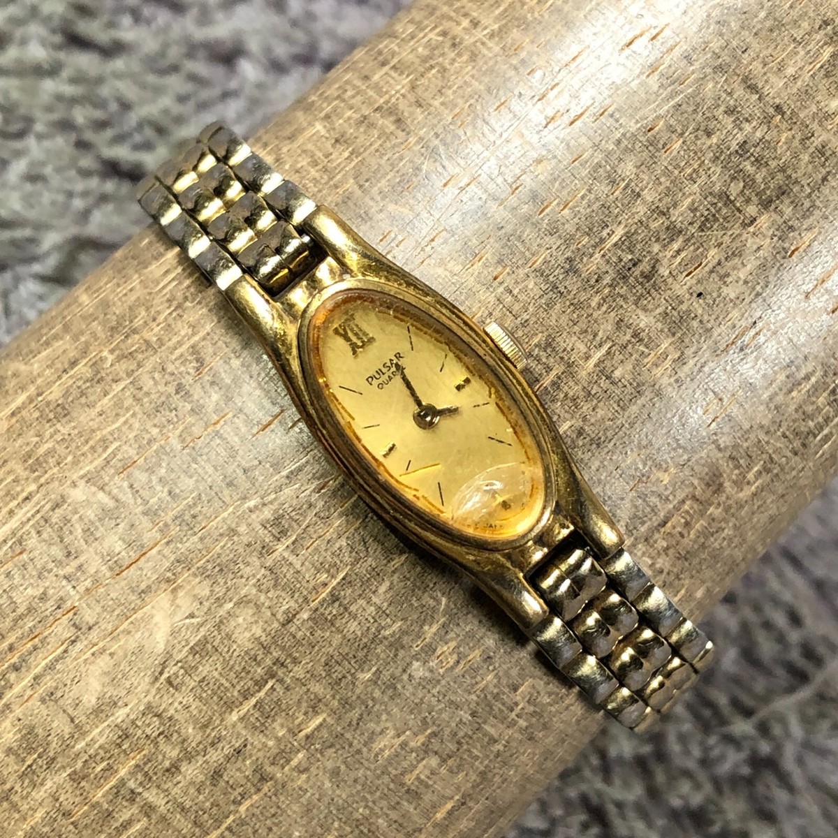 ヴィンテージレディース腕時計 Vintage Pulsar Women V220-6190 Dress Gold Tone Oval Quartz Analog