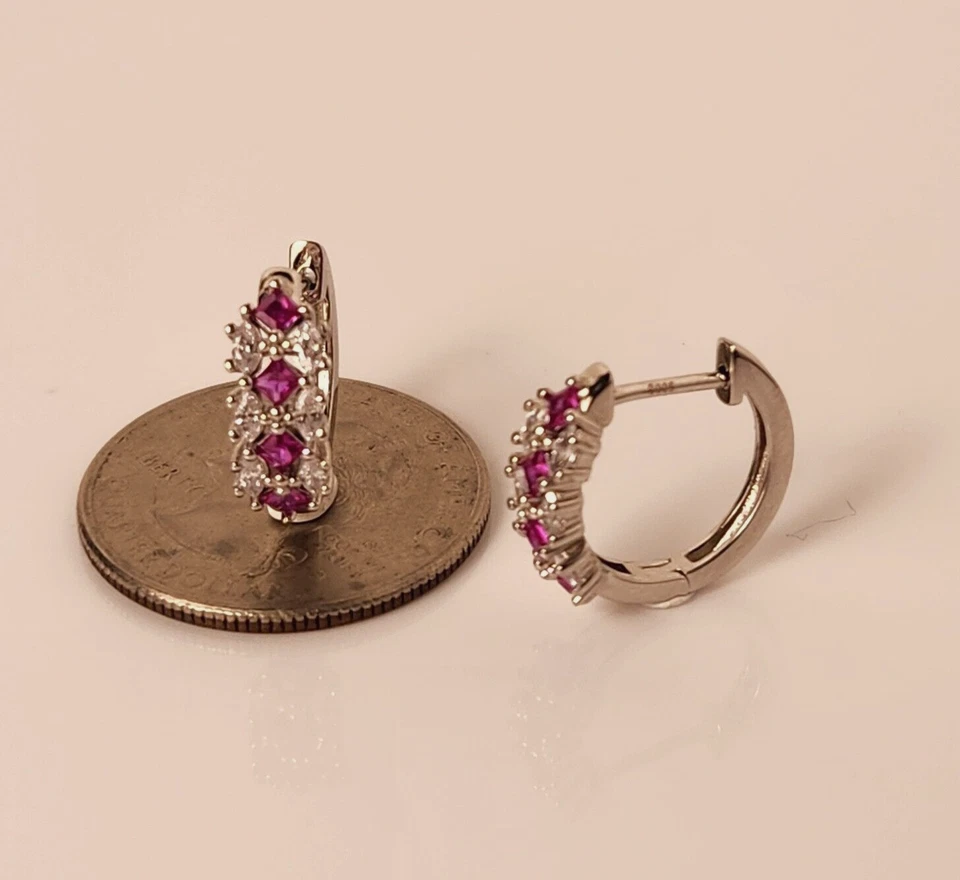 Aretes tipo argolla Huggie rojos rubí en plata de ley 925 maciza Foto 2 de 4