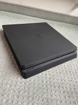 ps4 slim 500gb in gutem Zustand + 2 dualshock 4 +  Spiele