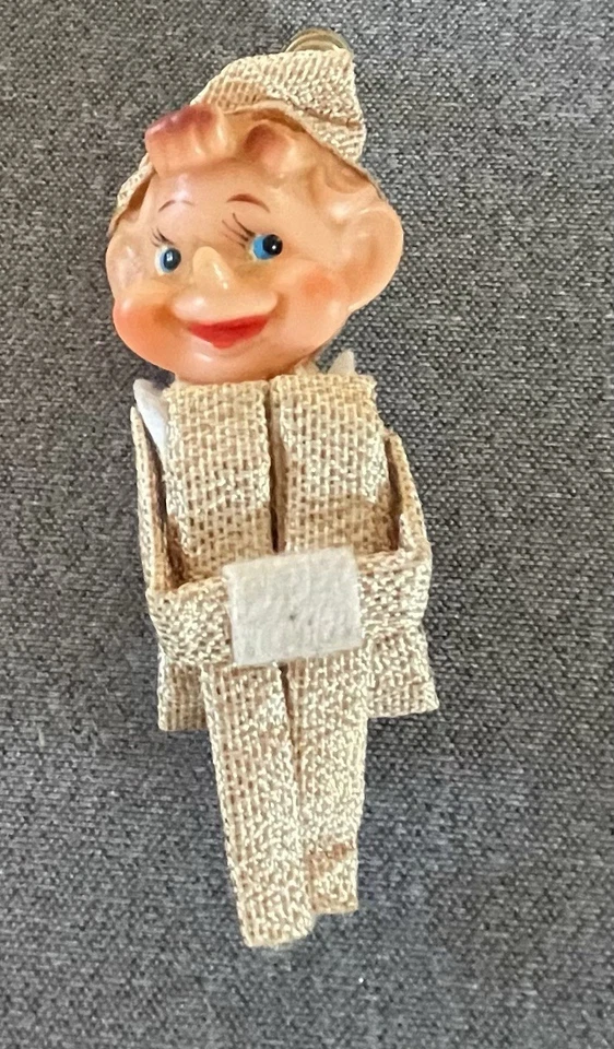 Elf Pixie Knee Hugger Natal metálico dourado com chapéu sino figura vintage do Japão - Imagem 3 de 4