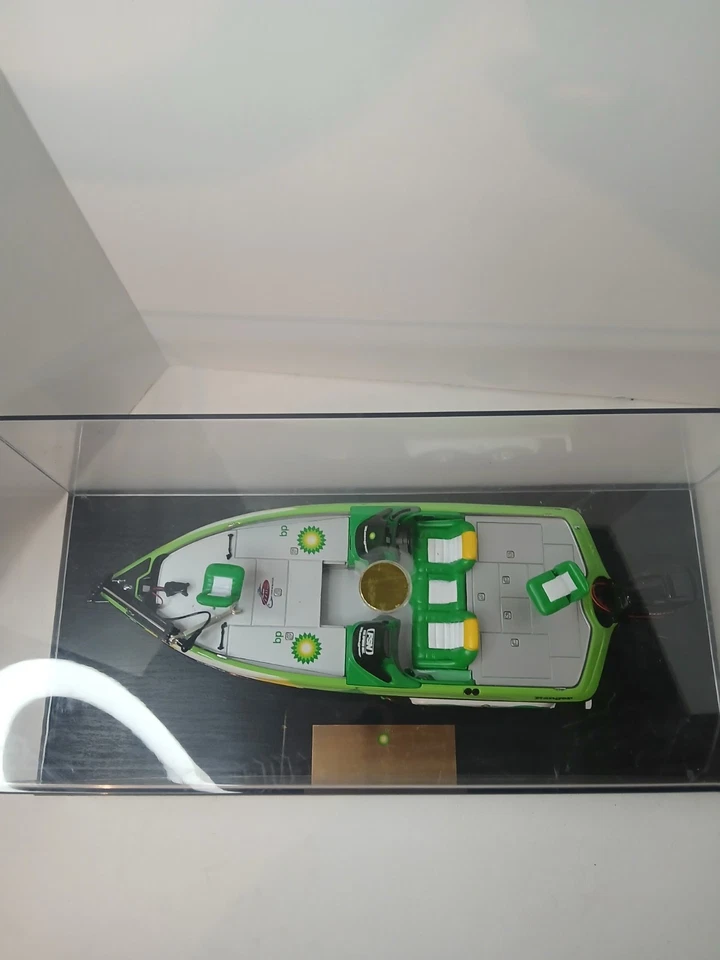 BP Ranger Bass Fishing Diecast Boast 1/24 Scale w/Display Case - Image 2 of 4