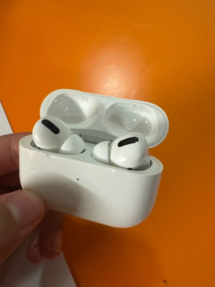 Apple AirPods Pro (1st generation), photo 1 sur 5